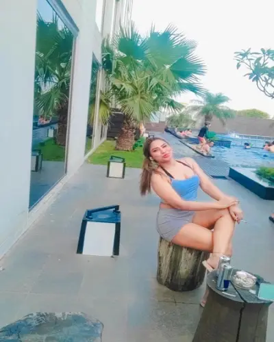 Escort Alur